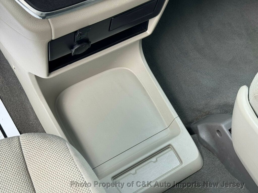 2019 Toyota Sienna L photo 16