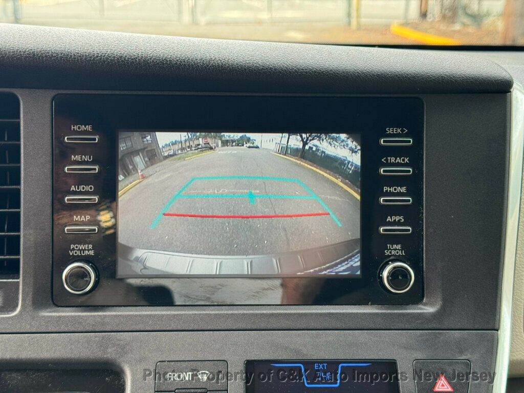 2019 Toyota Sienna L photo 20