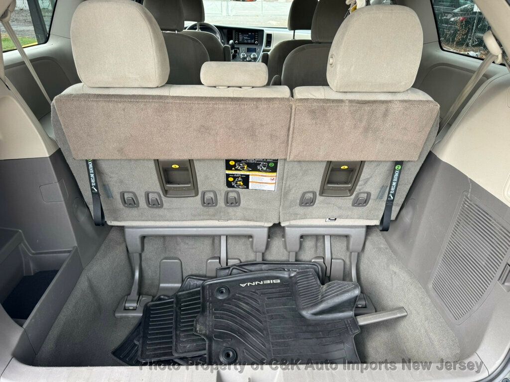 2019 Toyota Sienna L photo 29