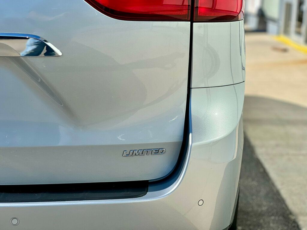 2019 Toyota Sienna Limited Premium photo 9