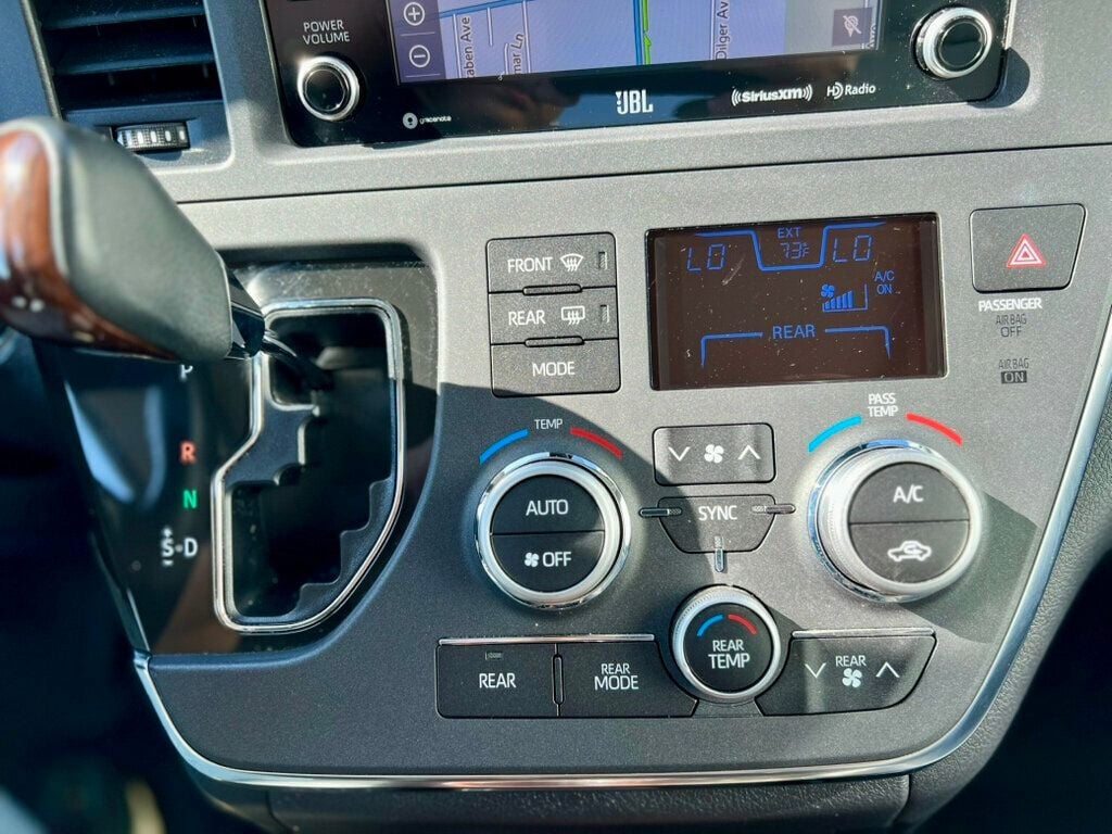 2019 Toyota Sienna Limited Premium photo 25