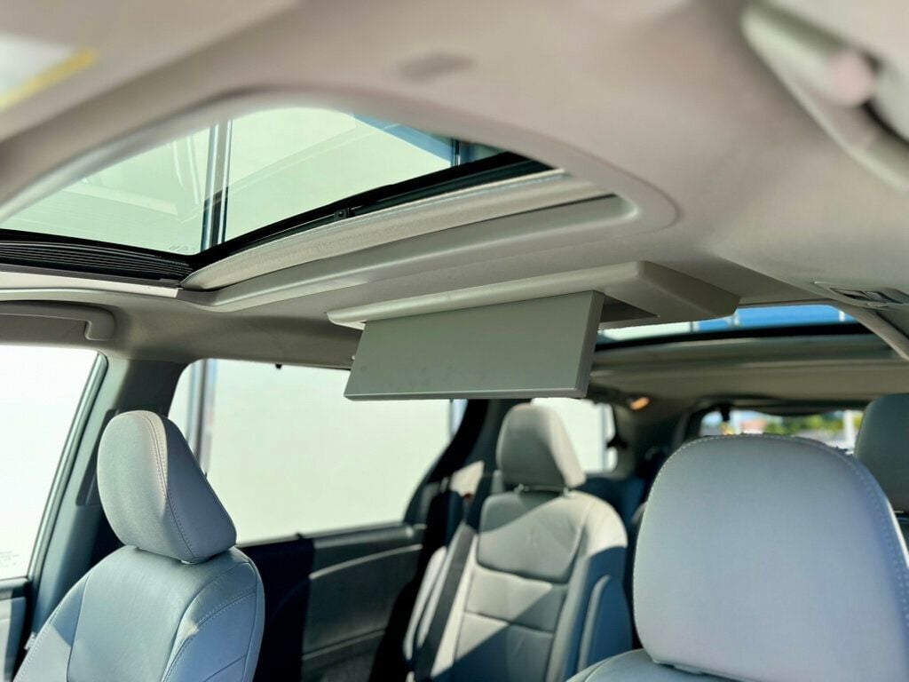 2019 Toyota Sienna Limited Premium photo 27