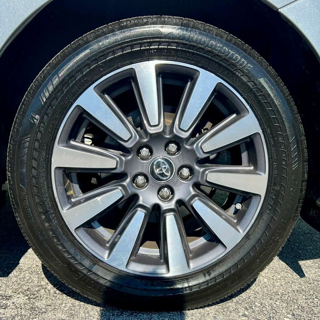 2019 Toyota Sienna Limited Premium photo 28