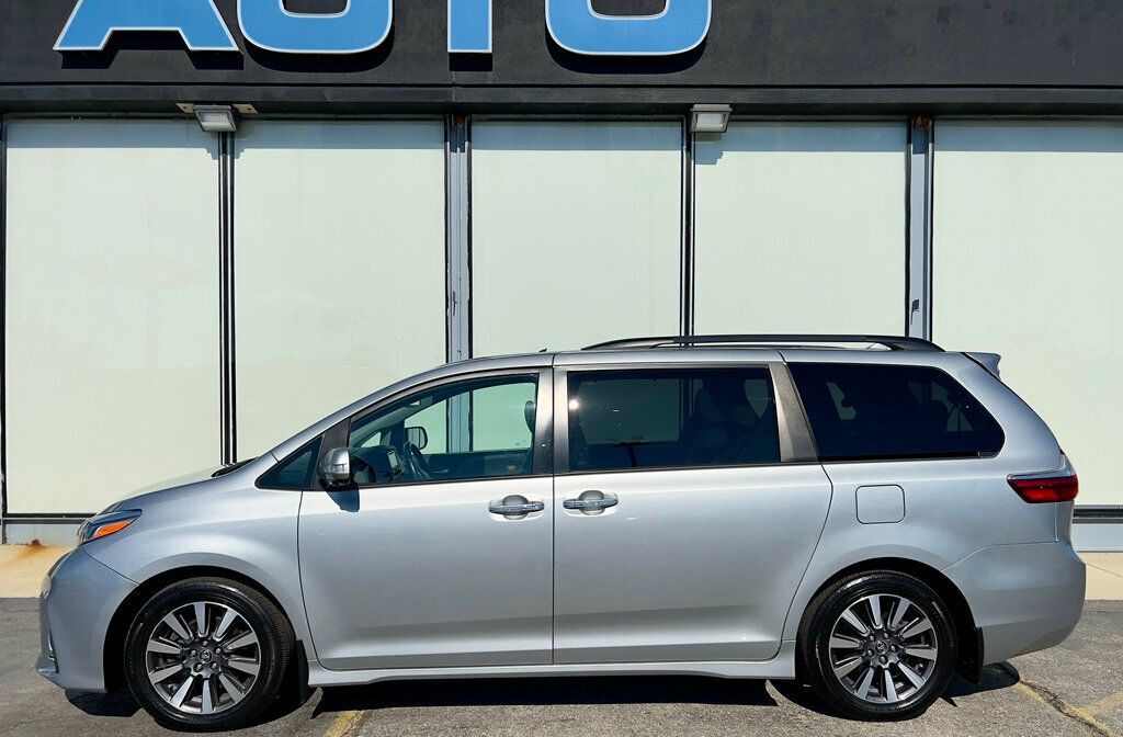 2019 Toyota Sienna Limited Premium photo 30