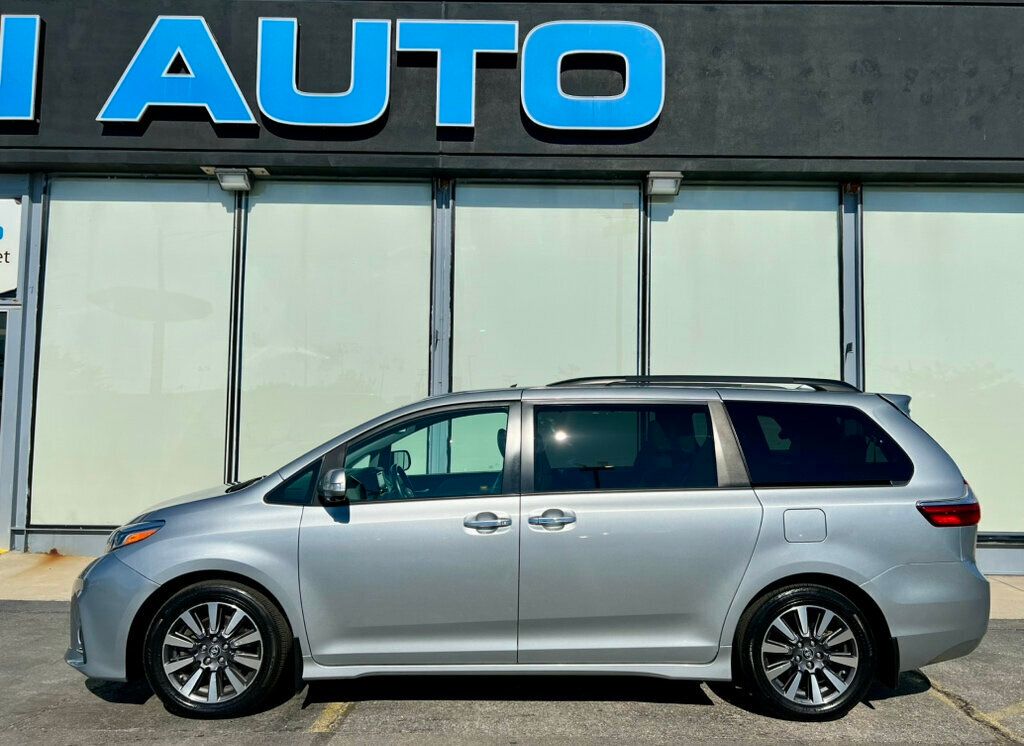 2019 Toyota Sienna Limited Premium photo 32