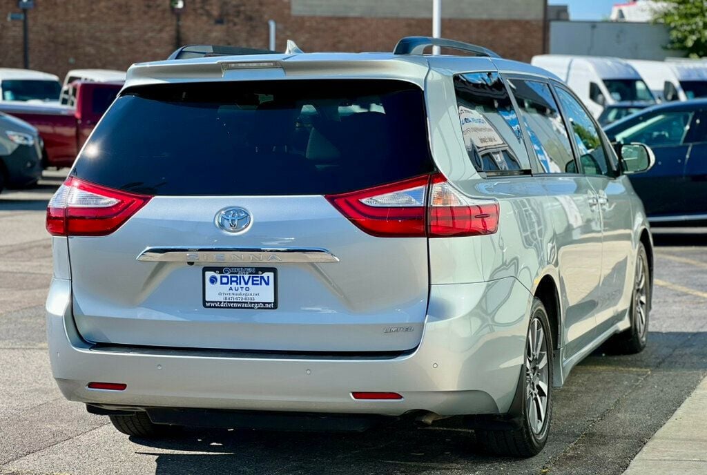 2019 Toyota Sienna Limited Premium photo 35