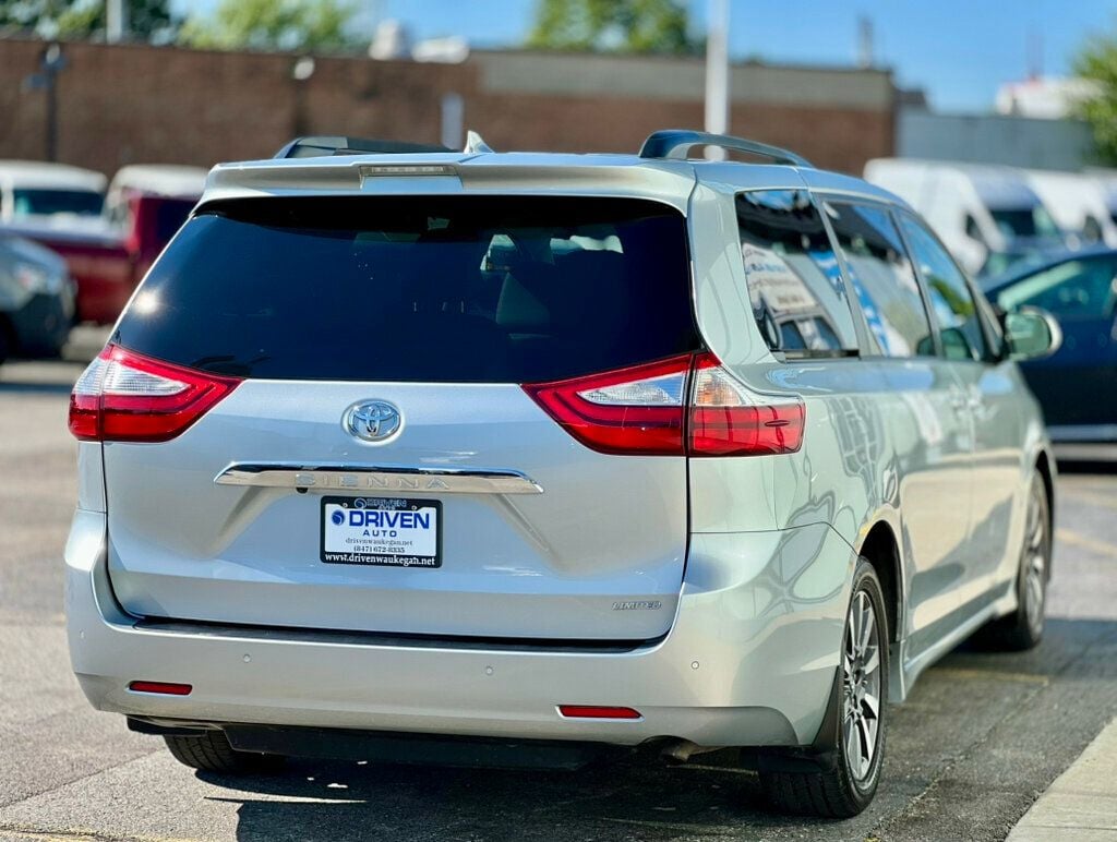 2019 Toyota Sienna Limited Premium photo 5