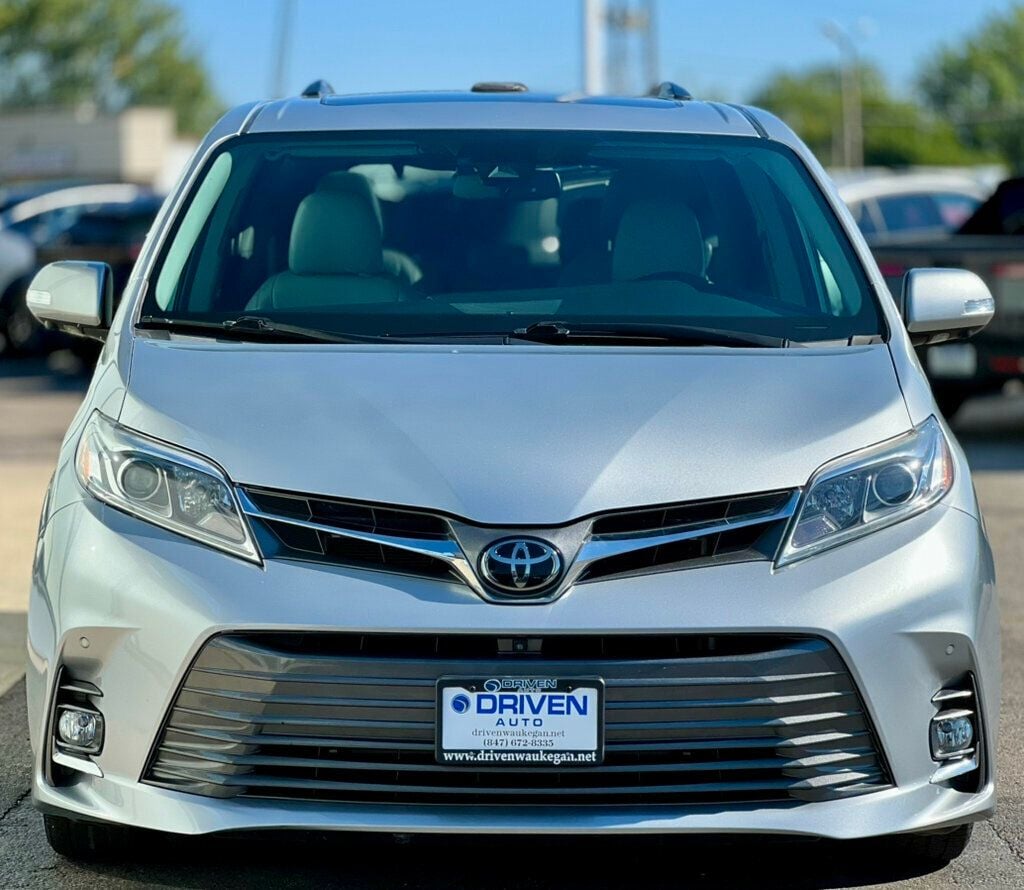 2019 Toyota Sienna Limited Premium photo 6