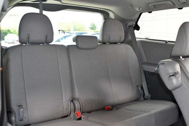 2019 Toyota Sienna Limited Premium FWD 7-Passenger - 22141569 - 12