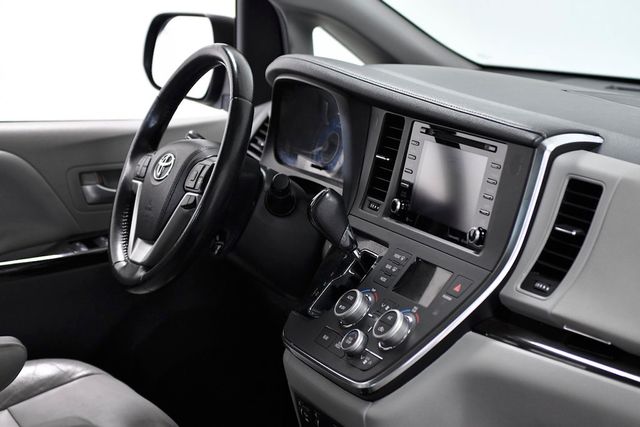 2019 Toyota Sienna Limited Premium FWD 7-Passenger - 22141569 - 15