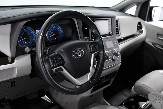 2019 Toyota Sienna Limited Premium FWD 7-Passenger - 22141569 - 7