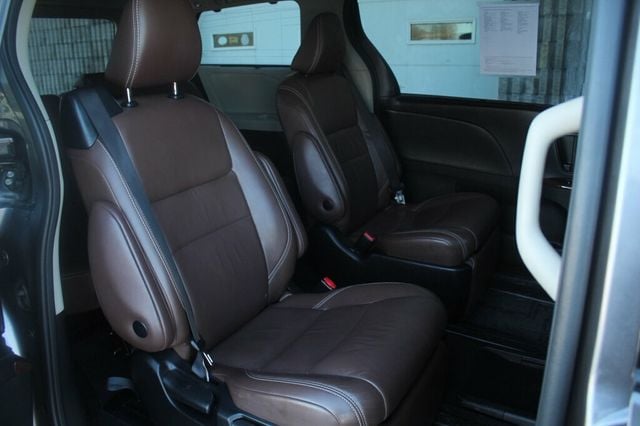 2019 Toyota Sienna ONE OWNER AWD LIMITED W/ NAVIGATION, LEATHER HTD SEATS, MOONROOF - 22976799 - 9