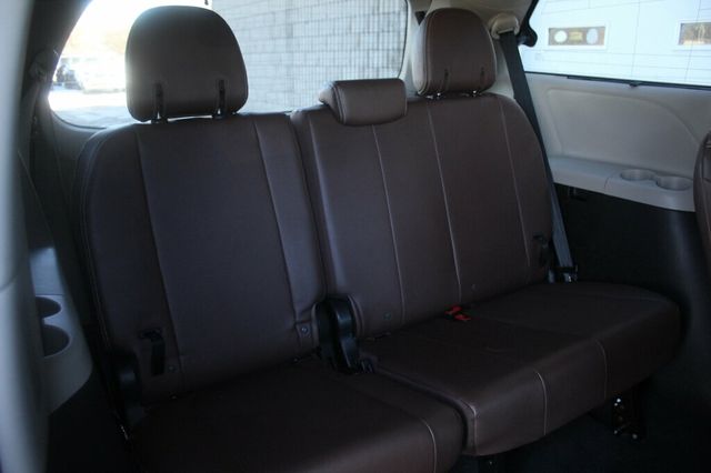 2019 Toyota Sienna ONE OWNER AWD LIMITED W/ NAVIGATION, LEATHER HTD SEATS, MOONROOF - 22976799 - 10