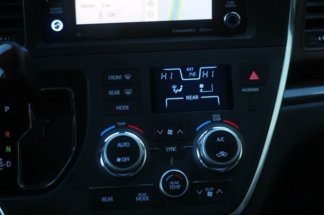 2019 Toyota Sienna ONE OWNER AWD LIMITED W/ NAVIGATION, LEATHER HTD SEATS, MOONROOF - 22976799 - 14