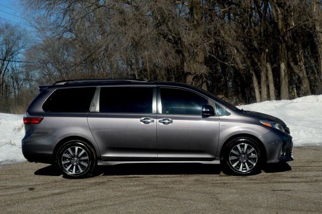 2019 Toyota Sienna ONE OWNER AWD LIMITED W/ NAVIGATION, LEATHER HTD SEATS, MOONROOF - 22976799 - 1