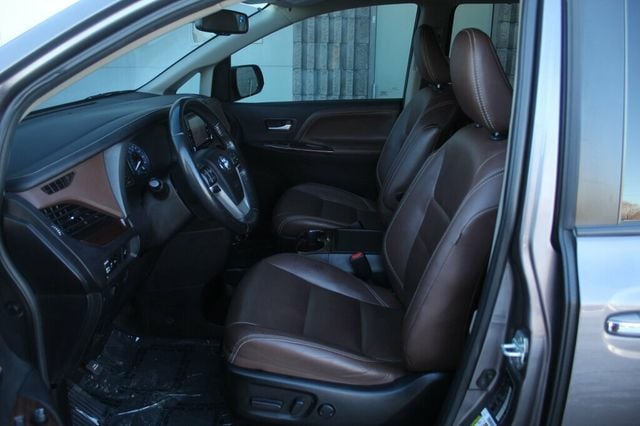 2019 Toyota Sienna ONE OWNER AWD LIMITED W/ NAVIGATION, LEATHER HTD SEATS, MOONROOF - 22976799 - 21
