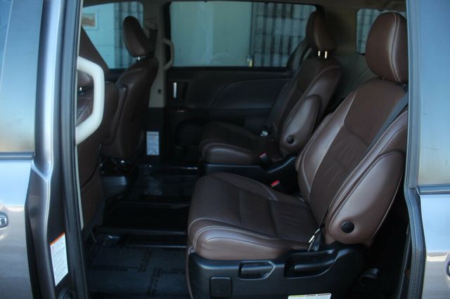 2019 Toyota Sienna ONE OWNER AWD LIMITED W/ NAVIGATION, LEATHER HTD SEATS, MOONROOF - 22976799 - 25