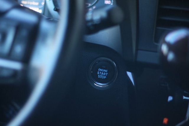 2019 Toyota Sienna ONE OWNER AWD LIMITED W/ NAVIGATION, LEATHER HTD SEATS, MOONROOF - 22976799 - 29