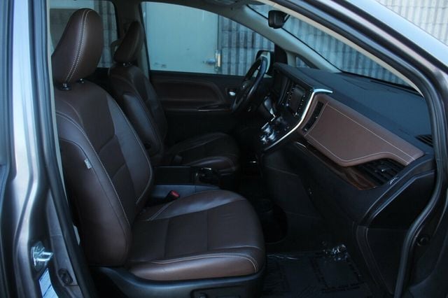 2019 Toyota Sienna ONE OWNER AWD LIMITED W/ NAVIGATION, LEATHER HTD SEATS, MOONROOF - 22976799 - 6