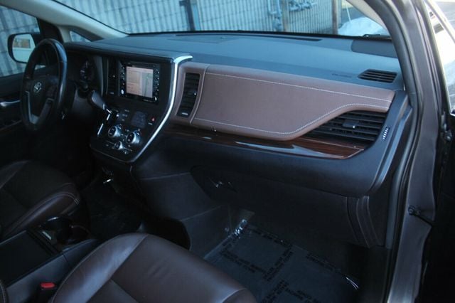 2019 Toyota Sienna ONE OWNER AWD LIMITED W/ NAVIGATION, LEATHER HTD SEATS, MOONROOF - 22976799 - 7