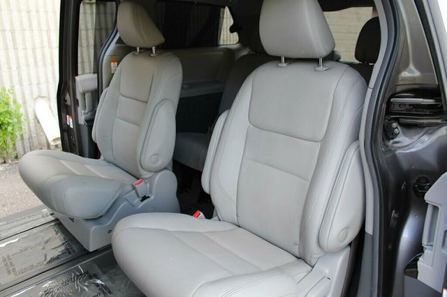 2019 Toyota Sienna ONE OWNER AWD XLE W/ NAVIGATION, MOONROOF, LEATHER - 23018388 - 26