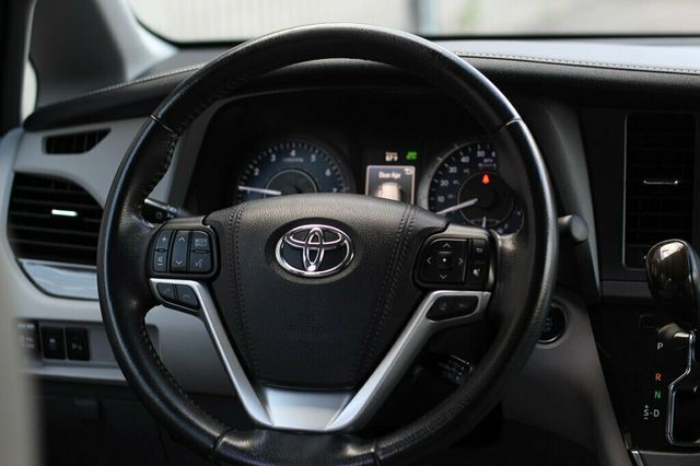 2019 Toyota Sienna ONE OWNER AWD XLE W/ NAVIGATION, MOONROOF, LEATHER - 23018388 - 28