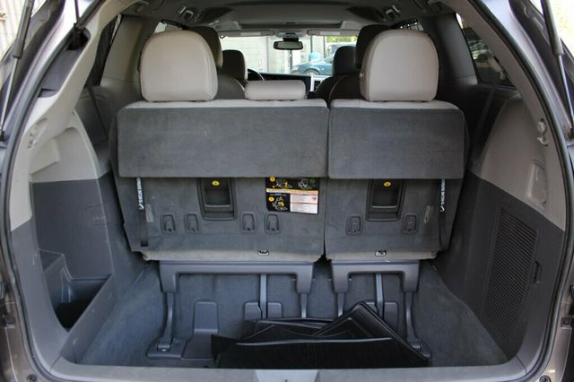 2019 Toyota Sienna ONE OWNER AWD XLE W/ NAVIGATION, MOONROOF, LEATHER - 23018388 - 32