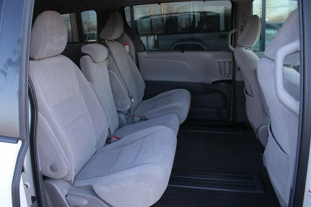 2019 Toyota Sienna ONE OWNER LE 8 PASSENGER - 22981388 - 9