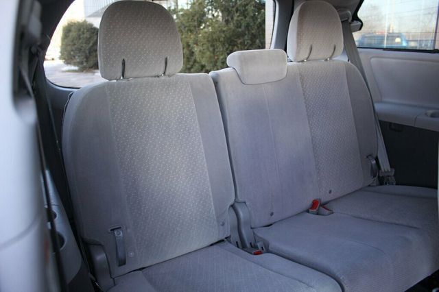 2019 Toyota Sienna ONE OWNER LE 8 PASSENGER - 22981388 - 11