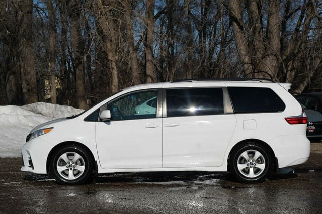 2019 Toyota Sienna ONE OWNER LE 8 PASSENGER - 22981388 - 17