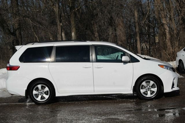 2019 Toyota Sienna ONE OWNER LE 8 PASSENGER - 22981388 - 1