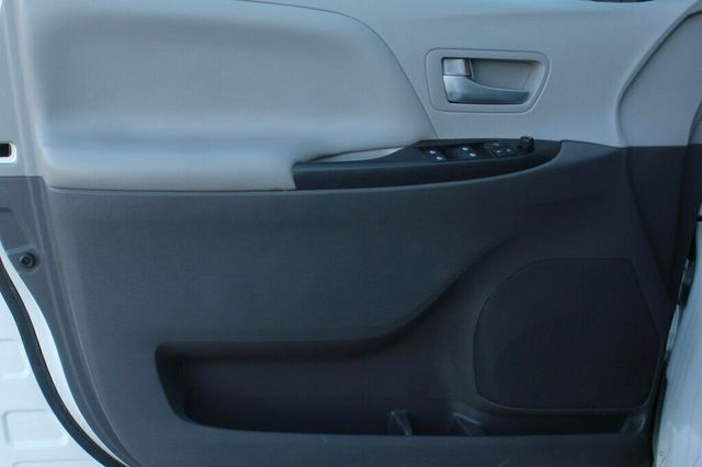 2019 Toyota Sienna ONE OWNER LE 8 PASSENGER - 22981388 - 19