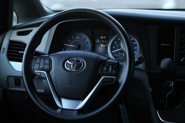 2019 Toyota Sienna ONE OWNER LE 8 PASSENGER - 22981388 - 29