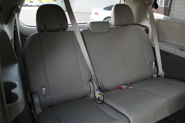 2019 Toyota Sienna ONE OWNER XLE PREMIUM W/ REAR BLU-RAY DVD, NAVIGATION, LEATHER - 23089853 - 10