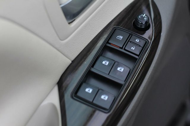 2019 Toyota Sienna ONE OWNER XLE PREMIUM W/ REAR BLU-RAY DVD, NAVIGATION, LEATHER - 23089853 - 18