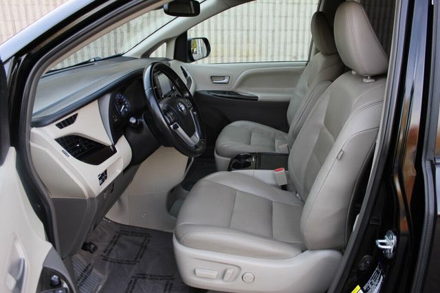 2019 Toyota Sienna ONE OWNER XLE PREMIUM W/ REAR BLU-RAY DVD, NAVIGATION, LEATHER - 23089853 - 20