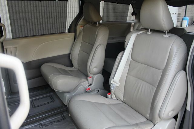 2019 Toyota Sienna ONE OWNER XLE PREMIUM W/ REAR BLU-RAY DVD, NAVIGATION, LEATHER - 23089853 - 25