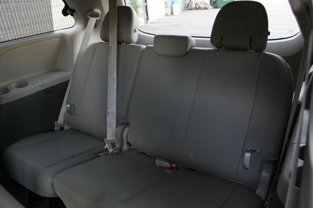 2019 Toyota Sienna ONE OWNER XLE PREMIUM W/ REAR BLU-RAY DVD, NAVIGATION, LEATHER - 23089853 - 26
