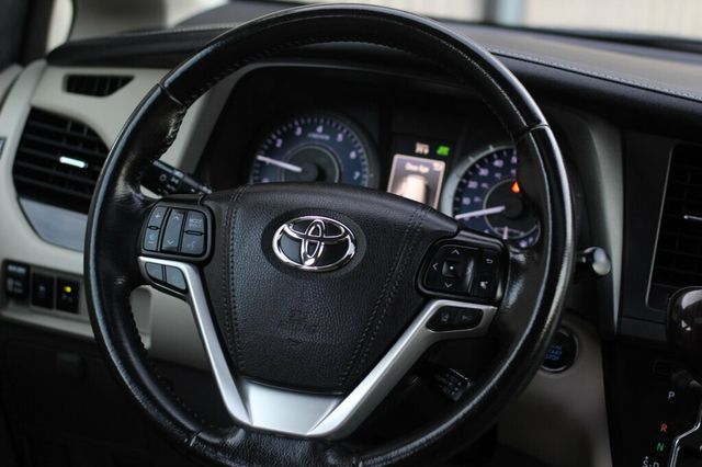 2019 Toyota Sienna ONE OWNER XLE PREMIUM W/ REAR BLU-RAY DVD, NAVIGATION, LEATHER - 23089853 - 27