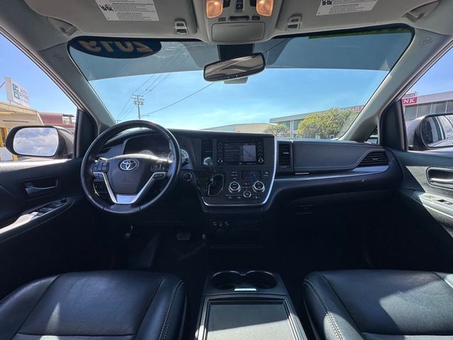 2019 Toyota Sienna SE Premium - 22704888 - 13