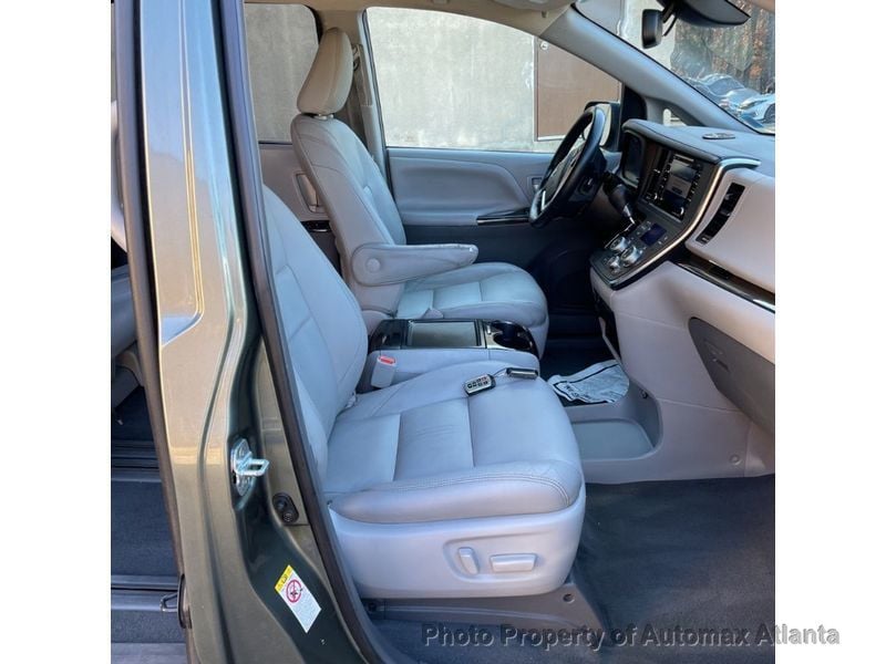 2019 Toyota Sienna XLE - 22750319 - 9