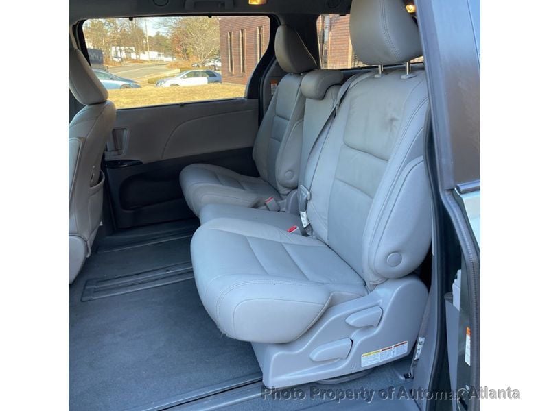 2019 Toyota Sienna XLE - 22750319 - 10