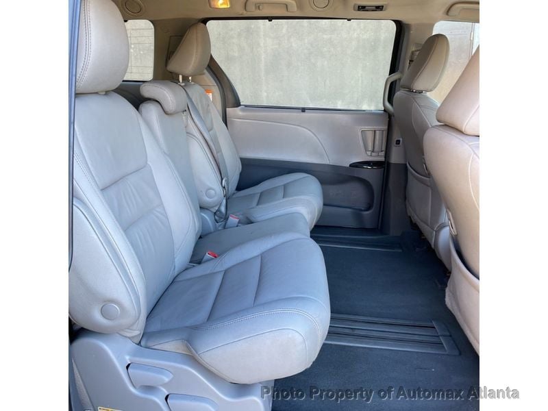 2019 Toyota Sienna XLE - 22750319 - 11