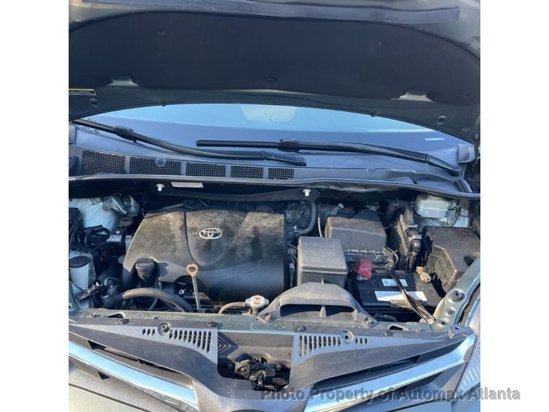 2019 Toyota Sienna XLE - 22750319 - 16