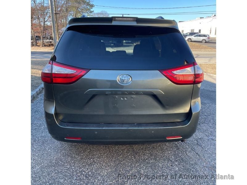 2019 Toyota Sienna XLE - 22750319 - 17