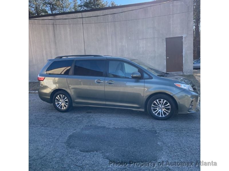 2019 Toyota Sienna XLE - 22750319 - 19