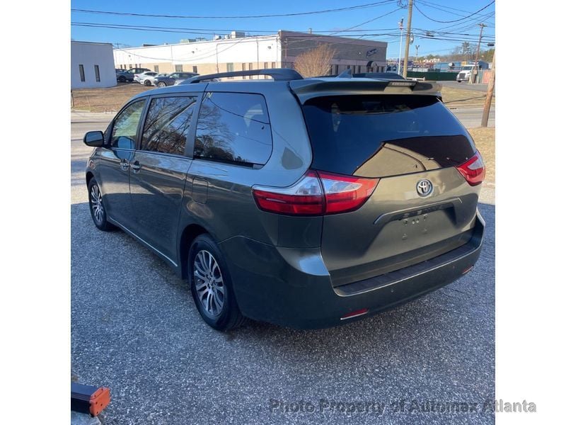 2019 Toyota Sienna XLE - 22750319 - 21