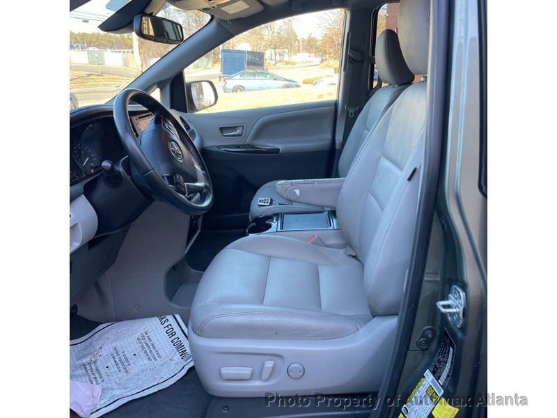 2019 Toyota Sienna XLE - 22750319 - 8