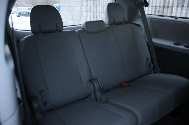 2019 Toyota Sienna XLE 8 PASSENGER W/ NAVIGATION/ ENTUNE PREMIUM AUDIO,MOONROOF - 22918480 - 11