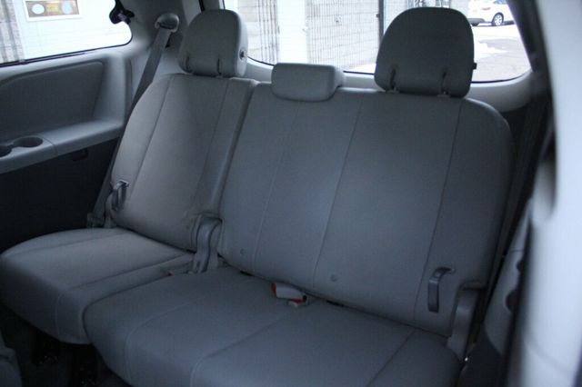 2019 Toyota Sienna XLE 8 PASSENGER W/ NAVIGATION/ ENTUNE PREMIUM AUDIO,MOONROOF - 22918480 - 28